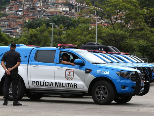 Pm Faz Opera O Em Comunidades Da Zona Norte Do Rio