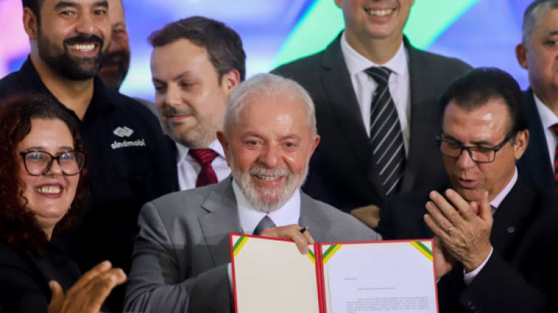 Lula Assina Projeto Que Regula Atividade De Motoristas De Aplicativo