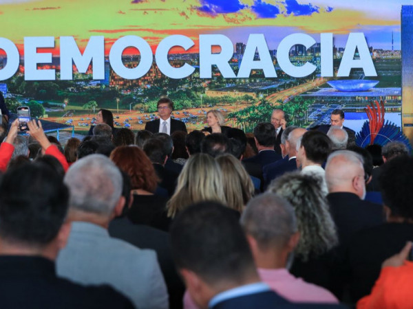 Ato No Congresso Reforça Poder Da Democracia No Pós 8/1