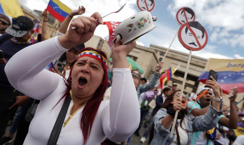 Maduro e opositores celebram manifestações de rua na Venezuela