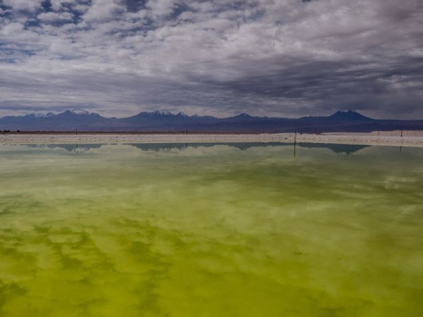 Mineração de lítio afunda lentamente salar do Atacama, diz estudo