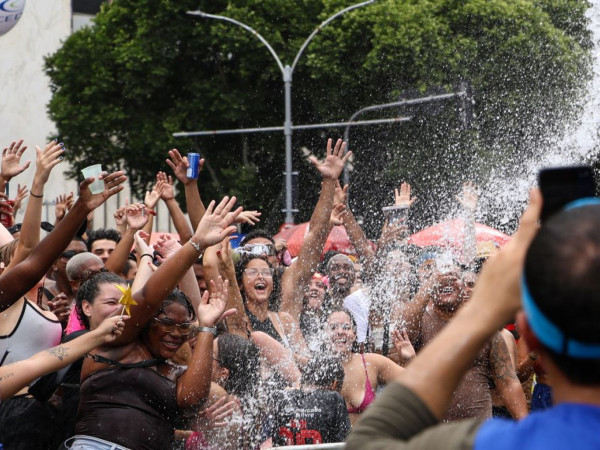 Celular no carnaval: saiba como proteger dados em caso de furto