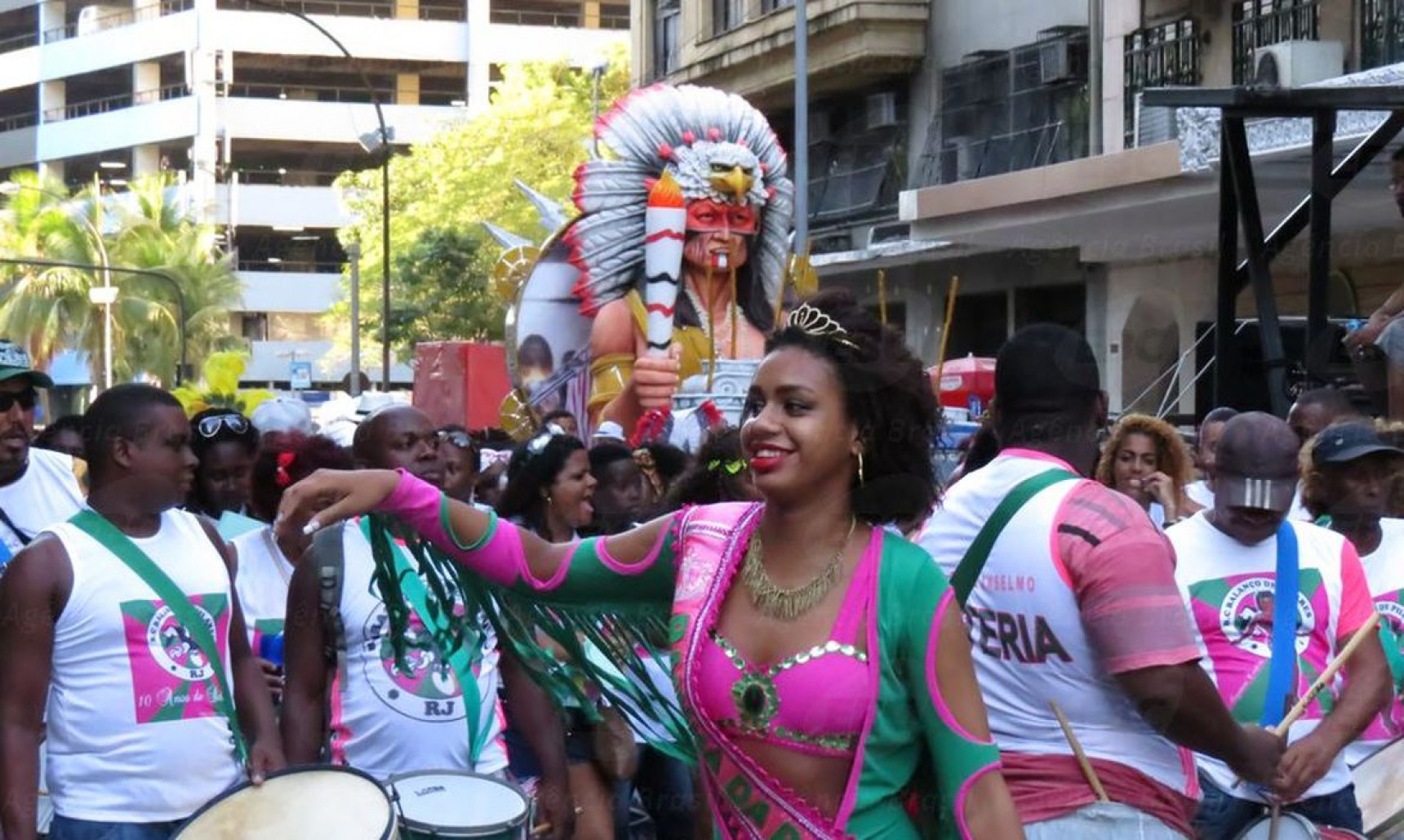 Carnaval 2025 confira os blocos que desfilam nesta segunda no Rio
