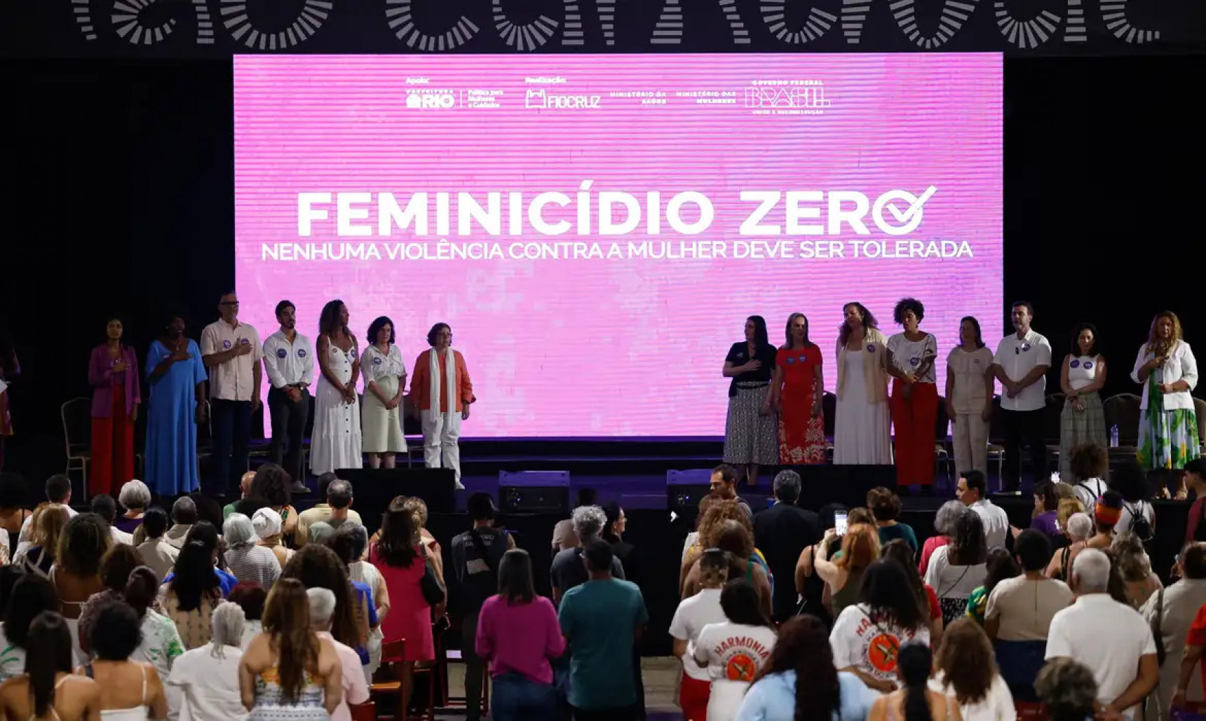 Desfile das Campeãs do carnaval carioca tem ação contra feminicídio