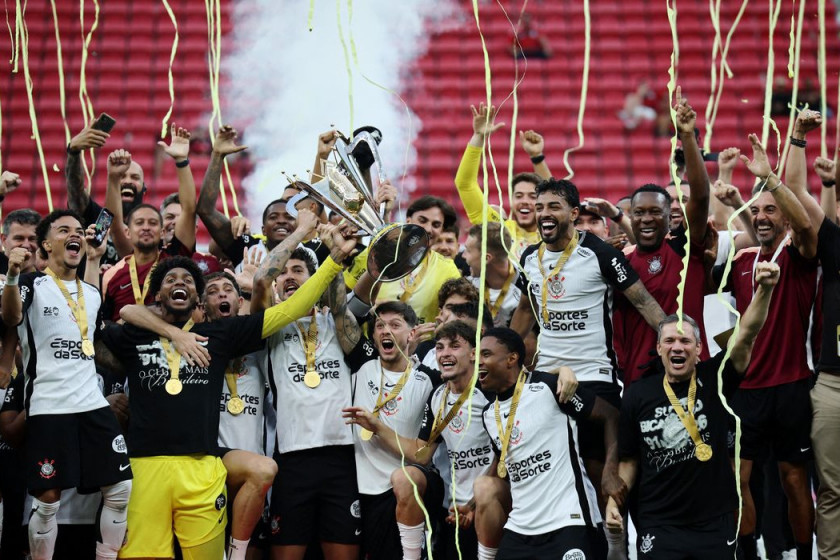 Corinthians vence Flamengo e é bicampeão da Supercopa Rei