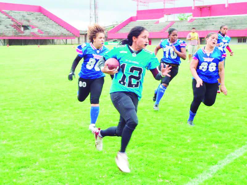 FUTEBOL AMERICANO FEMININO EM SAQUAREMA