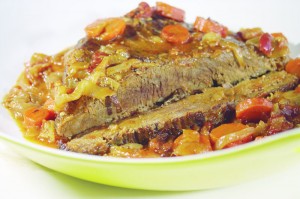 Brisket cozido-na travessa com os legumes (18)