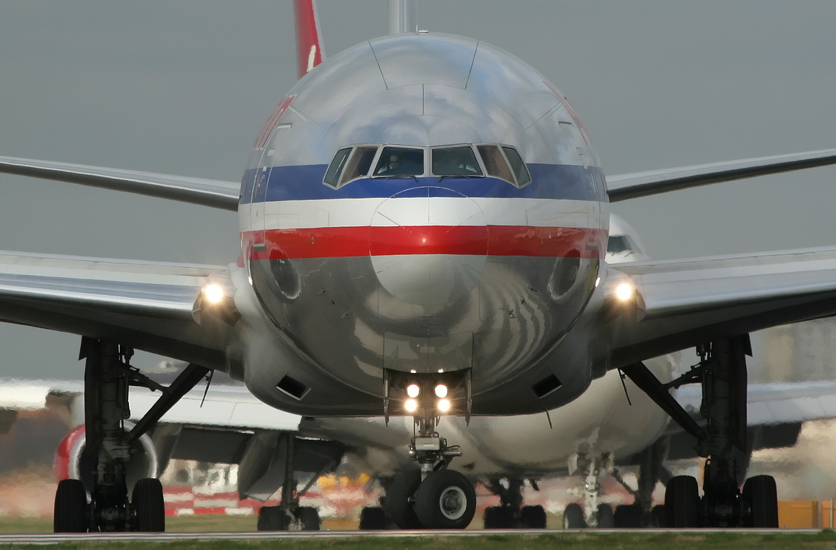 American Airlines cancela centenas de voos em todo os EUA