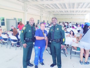 Bernardo Alevato com os oficiais do condado.