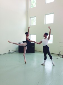 Ao lado, Darleen Callaghan, Mayumi Enokibara, Luiz Fernando Da Silva e Ivete Sangalo, na noite da premiação do Gala Miami da Brazil Foundation. Os bailarinos também se apresentarão no dia 26. 