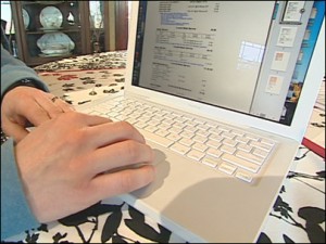 110204_laptop_fencing