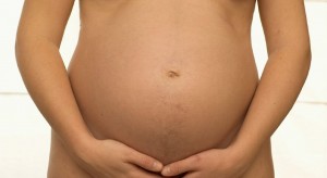 Pregnant_belly_button