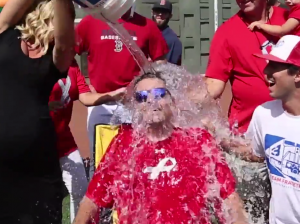 A campanha começou em Massachusetts com o ex-jogador de baseball do Boston College, Pete Frates, que em 2012 foi diagnosticado com a doença.