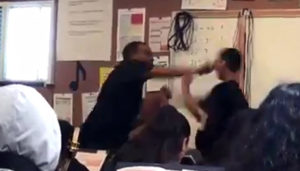Professor é preso na Califórnia por agredir aluno de 14 anos em sala de aula 