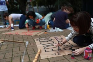 Atos contra bloqueios na educação se espalham por todo o Brasil