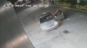 Ladrões roubam e atropelam homem em posto de gasolina em Hollywood