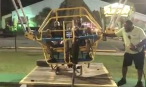 Vídeo: corda de atração se rompe segundos antes de lançar passageiros em parque da Flórida