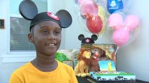 Menino de 6 anos desiste de viagem à Disney e usa dinheiro para ajudar vítimas do furacão Dorian