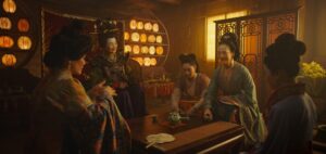 As atrizes Jo Lo, Pei-Pei Cheng, Xana Tang, Rosalind Chao e Yifei Liu em cena de  "Mulan". (Cortesia: Disney)
